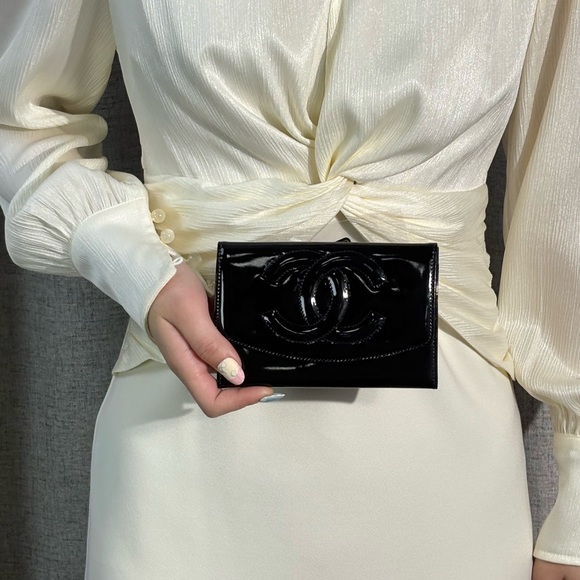 CHANEL Black Patent Leather CC Zip Wallet / Clutch - Picture 14 of 16
